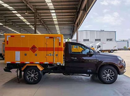 阿尔山爆破器材运输车
