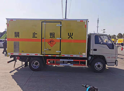 阿尔山爆破器材运输车工人安全操作规范与智能技术保障